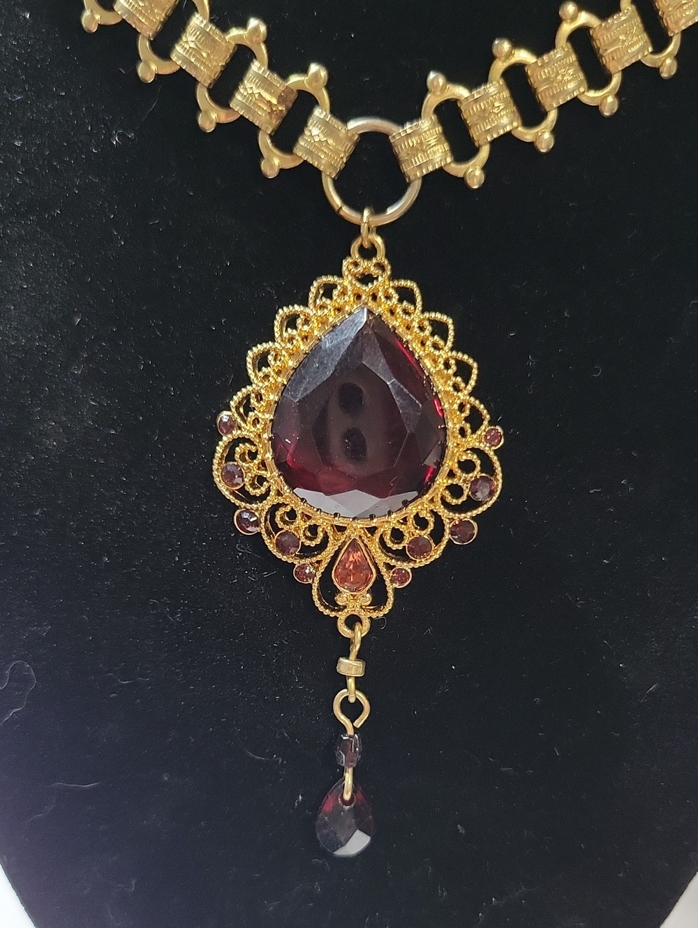 Sarah and cov vintage necklace